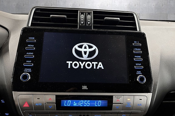 Toyota Land Cruiser 11 of 30