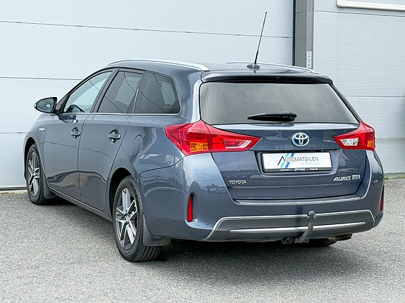 Toyota Auris 8 of 30