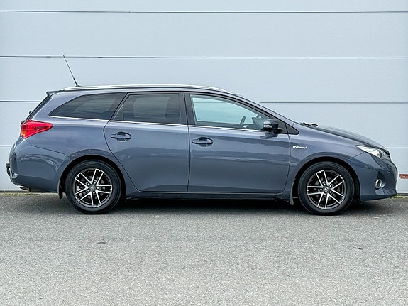 Toyota Auris 12 of 30