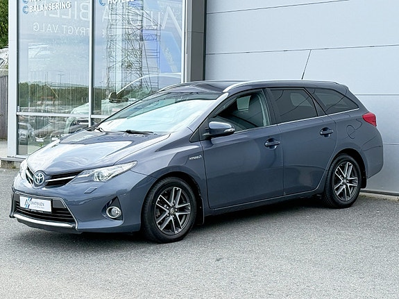 Toyota Auris 5 of 30