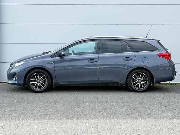 Toyota Auris 6 of 30