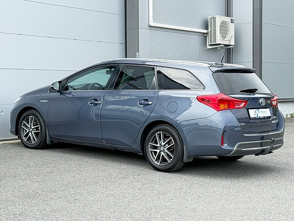 Toyota Auris 7 of 30