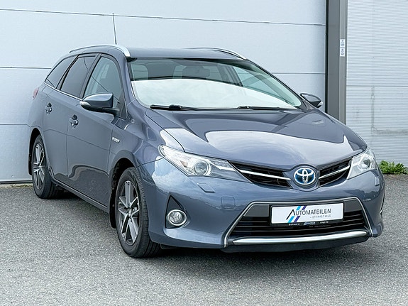 Toyota Auris 2 of 30