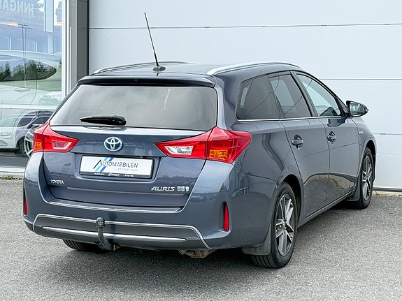 Toyota Auris 10 of 30