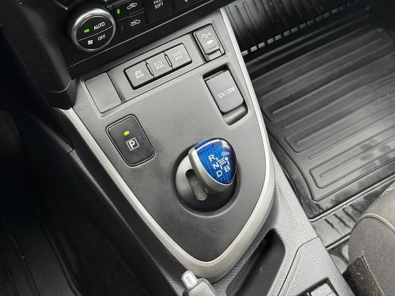 Toyota Auris 27 of 30