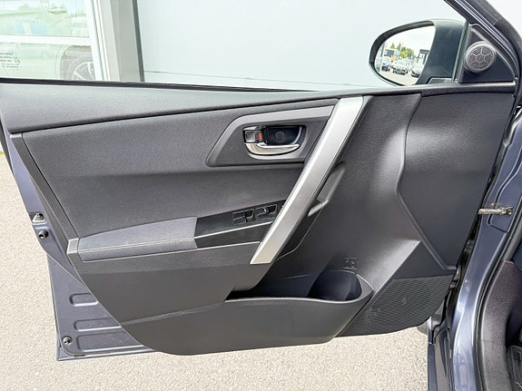 Toyota Auris 13 of 30