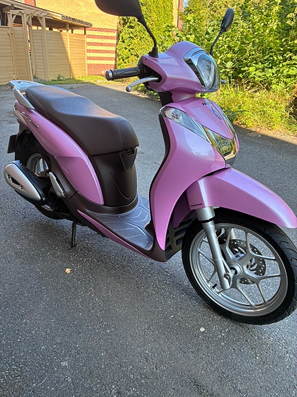 Honda SH 125i mode 2 of 30