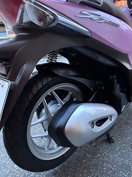 Honda SH 125i mode 16 of 30
