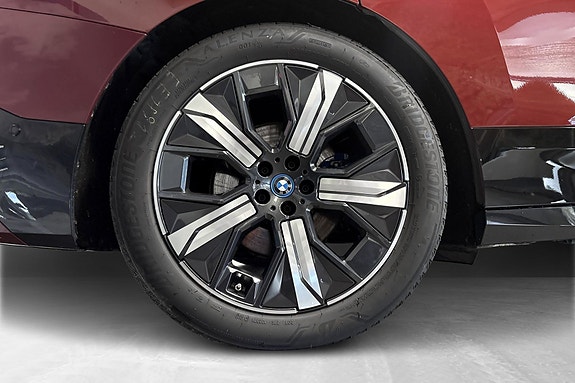 BMW iX 14 of 15