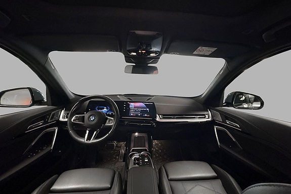 BMW iX1 8 of 19