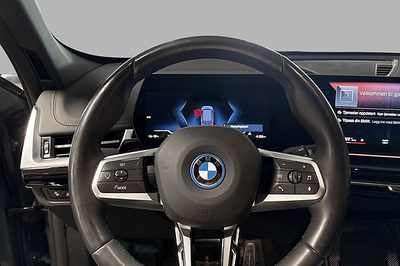 BMW iX1 6 of 19