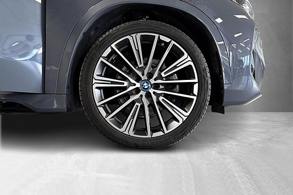 BMW iX1 16 of 19
