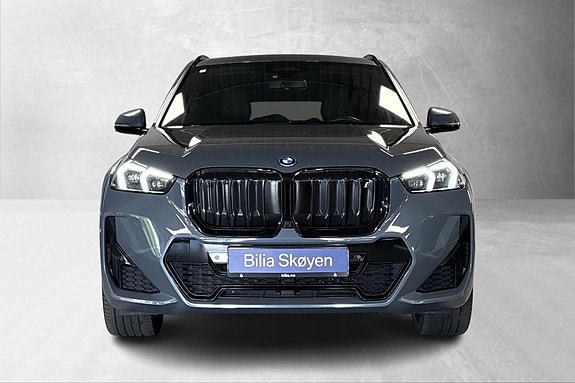 BMW iX1 2 of 19