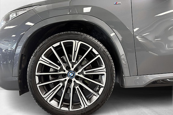 BMW iX1 15 of 19