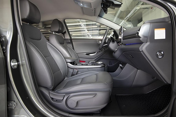 Hyundai IONIQ 27 of 27