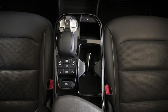 Hyundai IONIQ 16 of 27