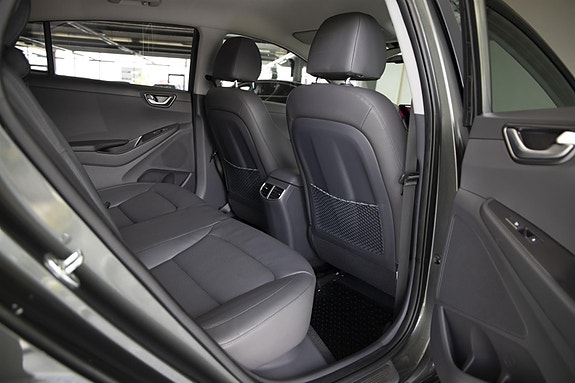 Hyundai IONIQ 24 of 27