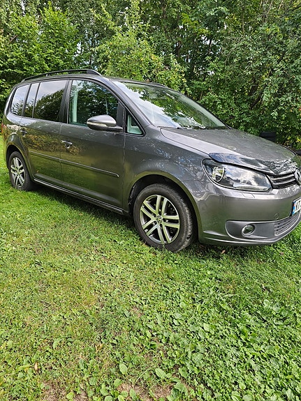 Volkswagen Touran 2 of 10