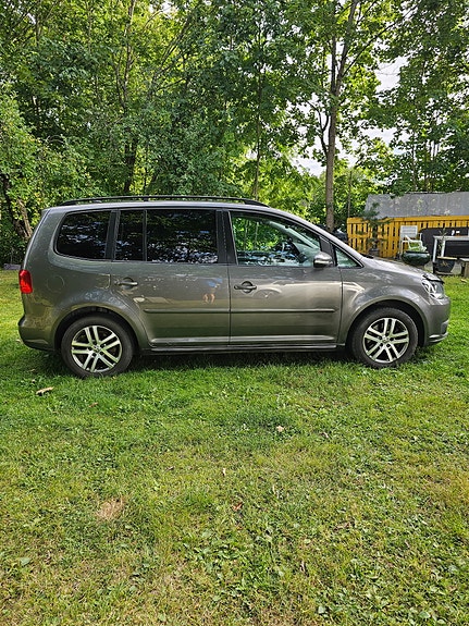 Volkswagen Touran 4 of 10