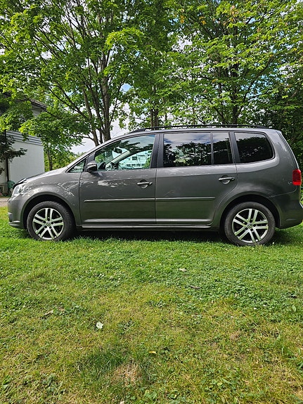 Volkswagen Touran 6 of 10