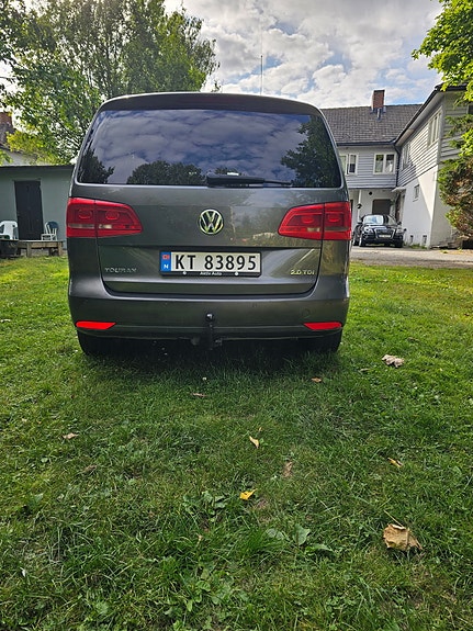 Volkswagen Touran 3 of 10
