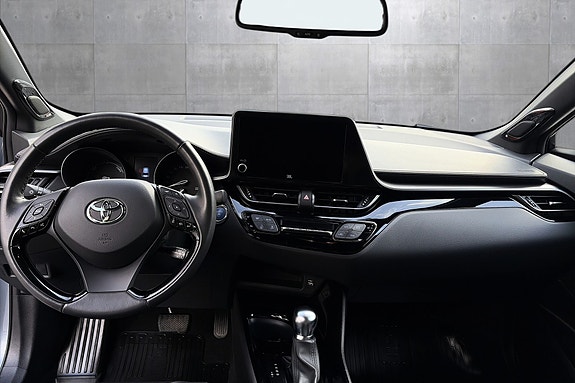 Toyota C-HR 14 of 24