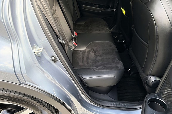 Toyota C-HR 13 of 24