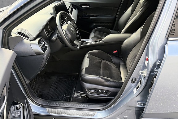 Toyota C-HR 10 of 24