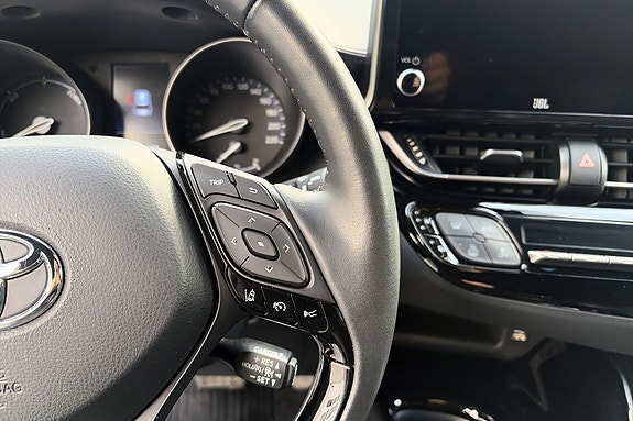 Toyota C-HR 15 of 24