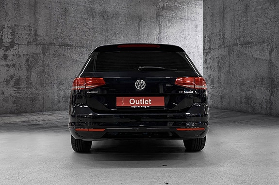 Volkswagen Passat 4 of 15