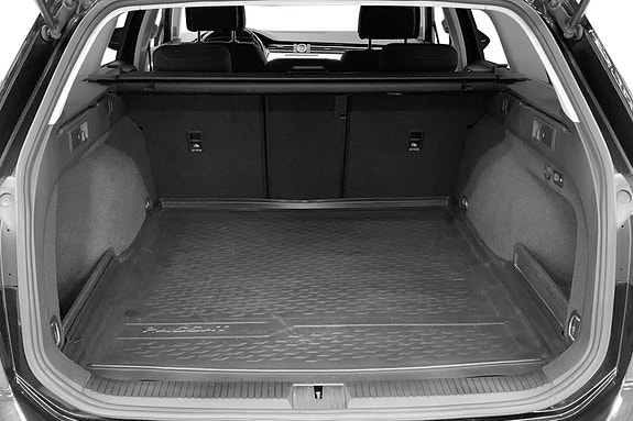 Volkswagen Passat 8 of 15
