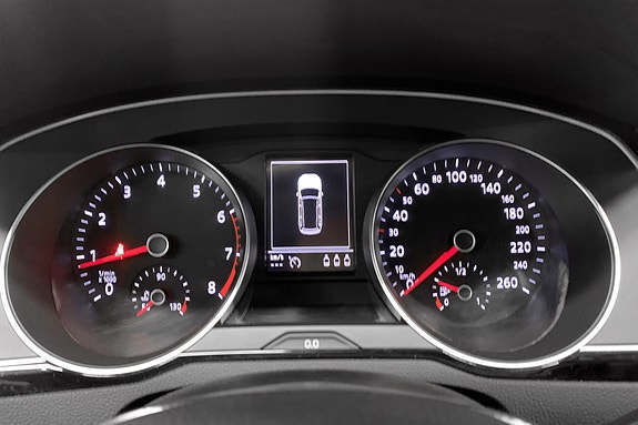 Volkswagen Passat 5 of 15