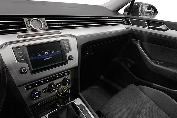 Volkswagen Passat 14 of 15