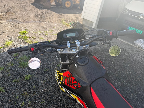 Aprilia SX 125 Super Motard 6 of 12