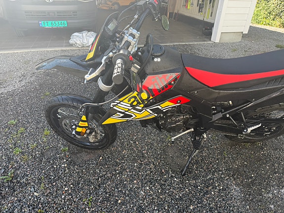 Aprilia SX 125 Super Motard 5 of 12