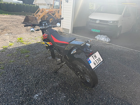 Aprilia SX 125 Super Motard 4 of 12