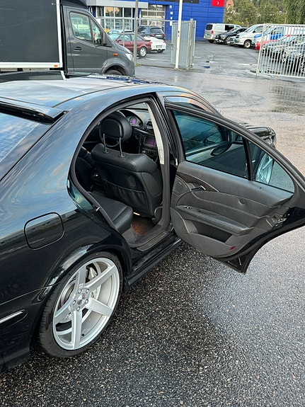 Mercedes-Benz E55 11 of 30