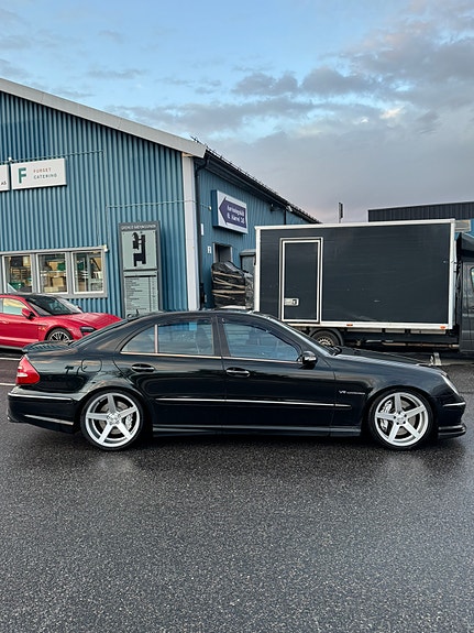 Mercedes-Benz E55 2 of 30
