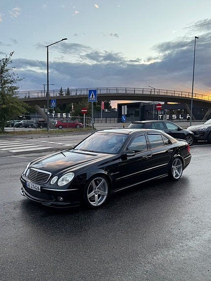 Mercedes-Benz E55 6 of 30