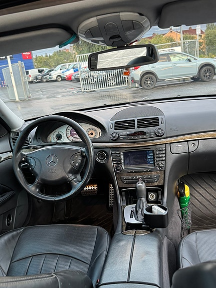Mercedes-Benz E55 17 of 30