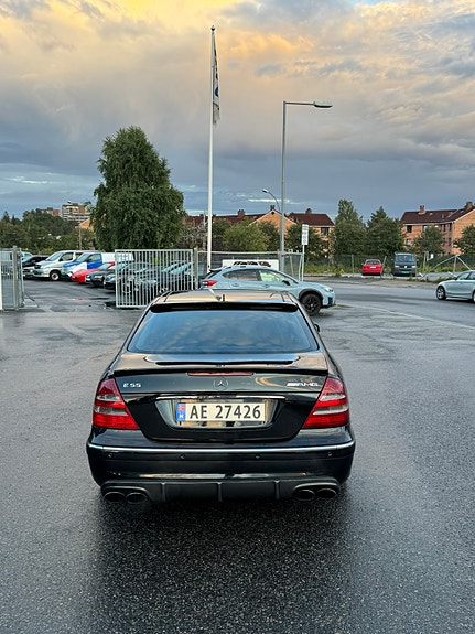 Mercedes-Benz E55 4 of 30
