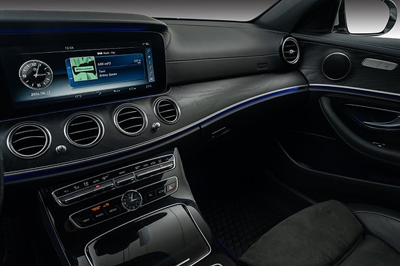 Mercedes-Benz E200 12 of 30
