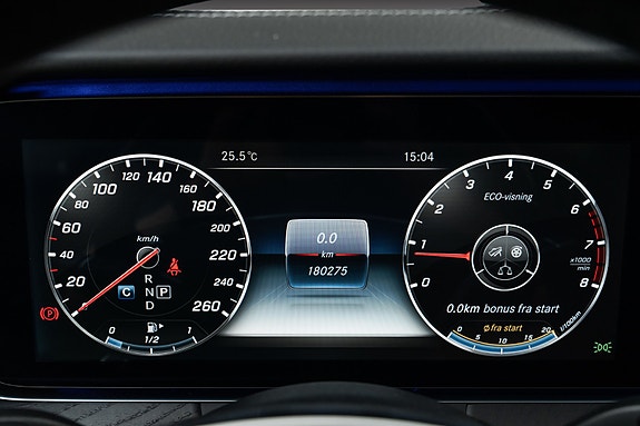 Mercedes-Benz E200 10 of 30