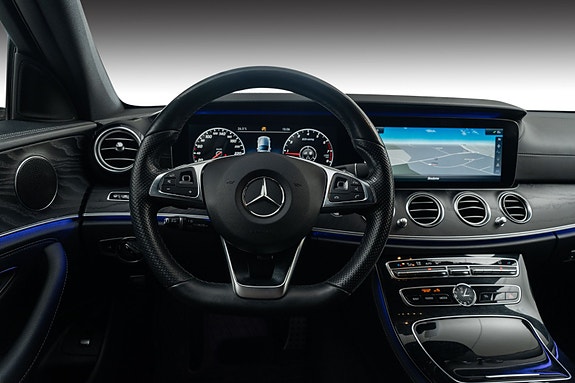 Mercedes-Benz E200 25 of 30