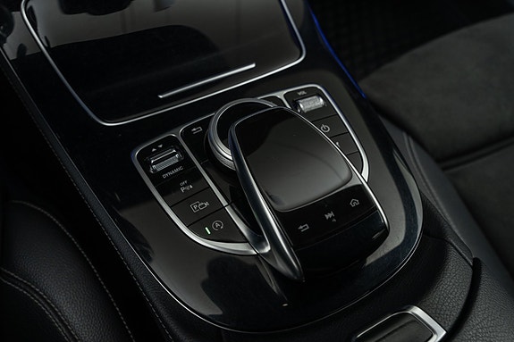 Mercedes-Benz E200 14 of 30