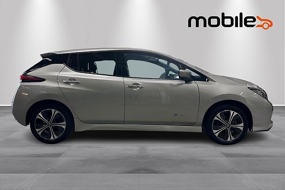 Nissan Leaf 2 of 30