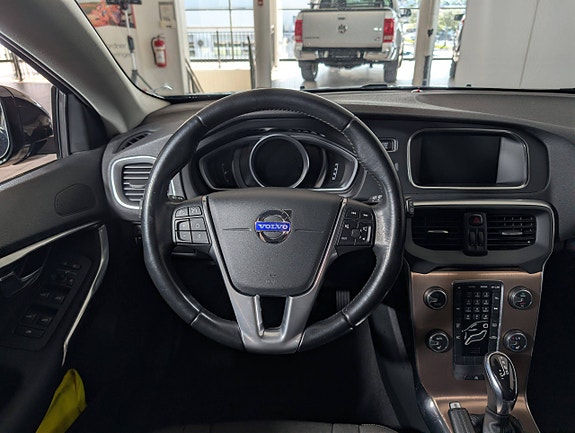 Volvo V40 Cross Country 9 of 20