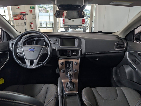 Volvo V40 Cross Country 8 of 20