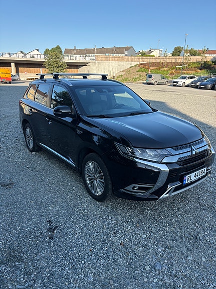 Mitsubishi Outlander 2 of 18