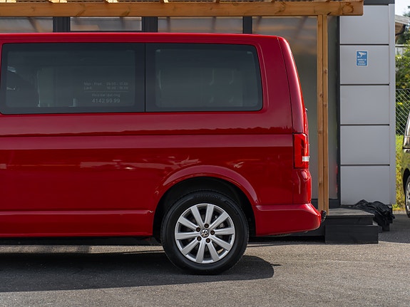 Volkswagen Multivan 12 of 30